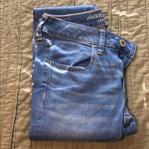 American Eagle light blue wash skinny jeans
